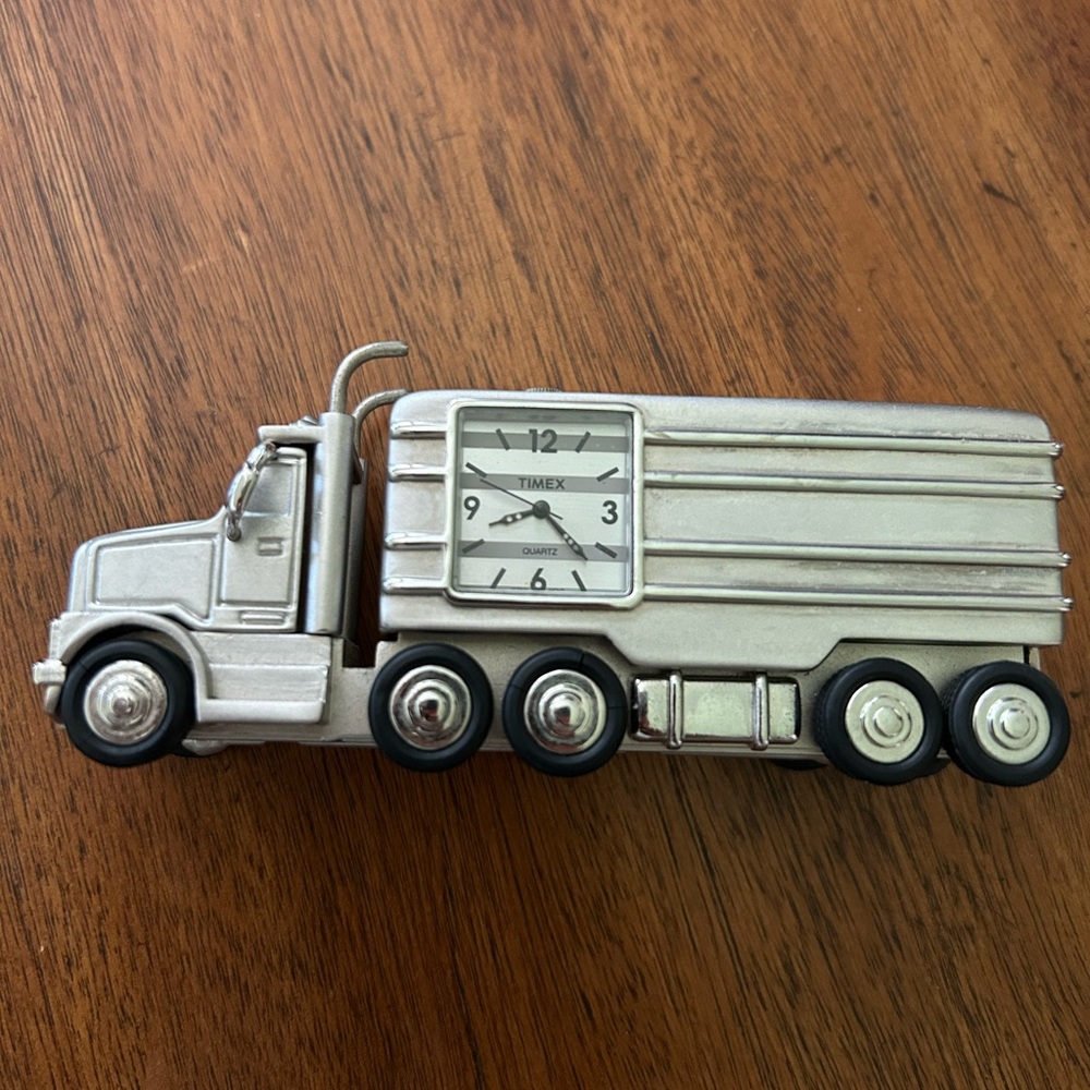 TIMEX COLLECTIBLE MINI SEMI MAC TRUCK WITH CLOCK